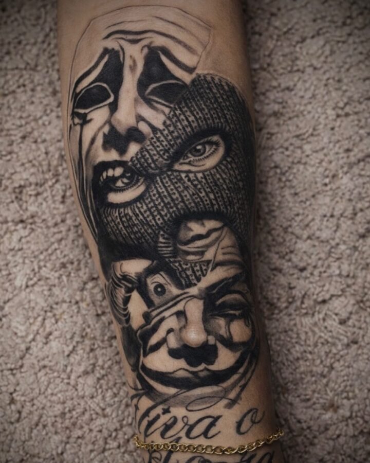 “Máscara no rosto, verdade na pele.”

#mundodatattoo #tattoo #tatuagemrealista…