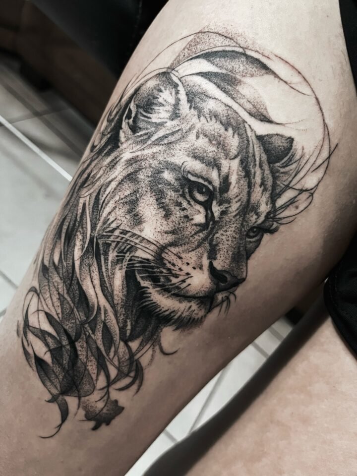 | BlackWork

– Tremenda joya me tocó armar en Reynosa.
Tatuajito espacial el de …