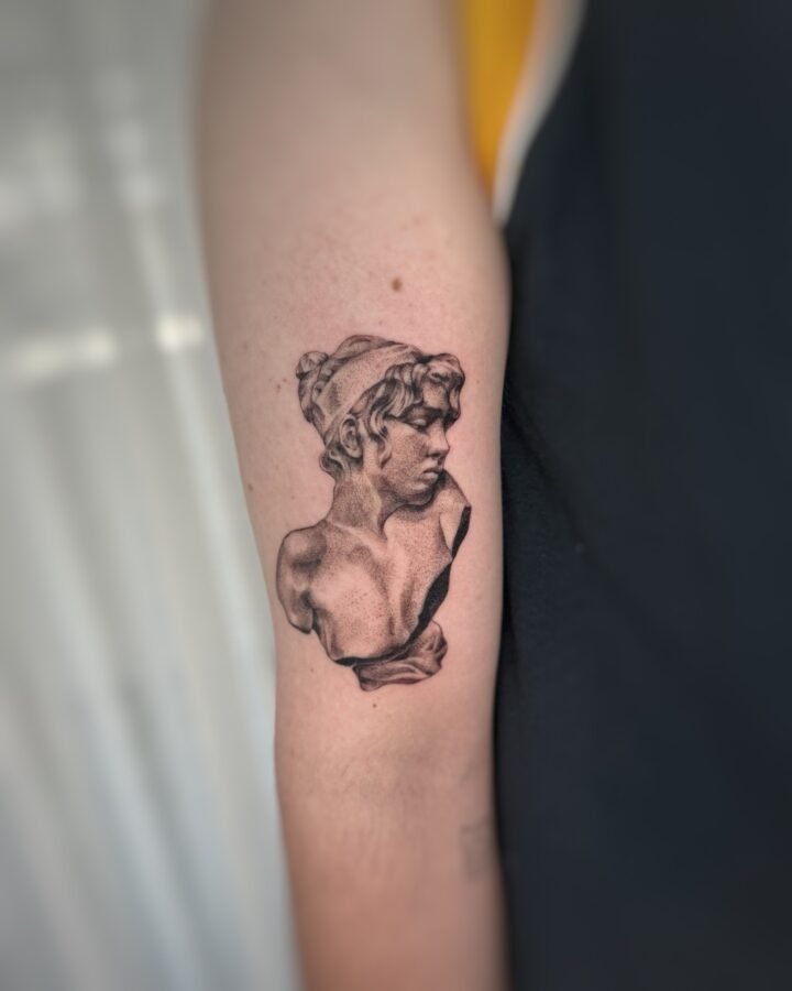 Apprentice @Itsmollymix 
Hope to see you soon lovelies! 

Book your next masterp…