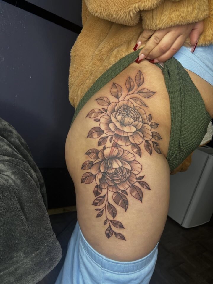 Today’s beautiful cover up tattoo swipe to see the before! 

#antioch #kaylaahst…