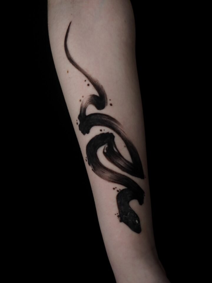 원하시는 느낌을 반영해 커버업 작업 진행해드렸습니다 
포트폴리오 작업을 위해 비교적 저렴한 견적으로 진행하고 있습니다.
서울 • 건대  / 자양…