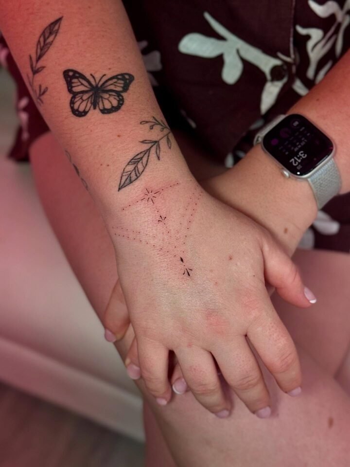 Minimal, on purpose
@lalokura.tattoo 

#tattoostudio #tattooartist #customtattoo…