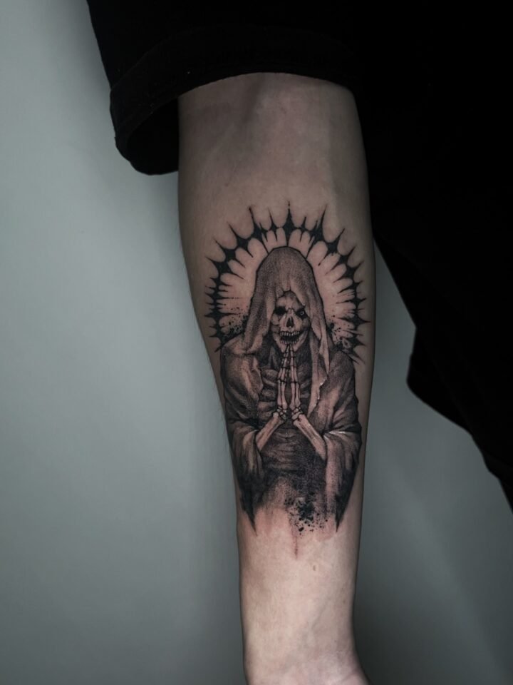 「死神的祈禱」

喜歡類似風格也歡迎預約討論
別忘記案讚加訂閱喔？！

#taiwan #taitung #tattoo  #台南刺青 #黑白線條刺青 #bla…