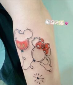 長大之後 還是想牽著米奇米妮的氣球
一起走在可可愛愛的世界裡 

Tattoo by @dayu_uuuuu 
————————————————————————…