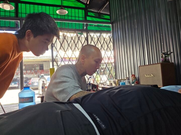 Another session. #yvonneandartyjourney #ArtyThe1ManParty #vietnam #havingfuntoge…