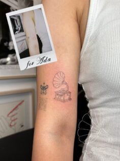 Flash piece turned fairy house hehehe   thank you  Ada xx
#tattoo #flashtattoo #…