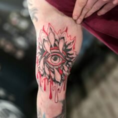 Piece from last week super sick  this was a custom flash 
.
#tattoo #tat #ink #i…