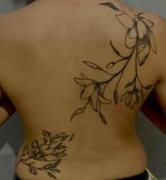 Flower

#tattoos #tattoo #tatuagem #finelinetattooartist #art…