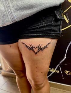 Tribal para una bella chica, gracias por hacerse sus primeros tatuajes conmigo 
…