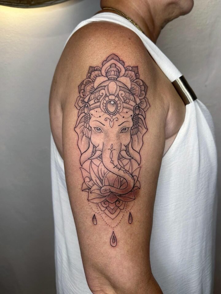 Minimalist to custom cute design , our pro artists create small tattoos you”ll l…