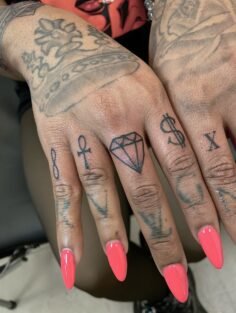 by @the_biccest 3 rue Niépce, 75014 Paris athenatattoo75@gmail.com #tattoo #hand…