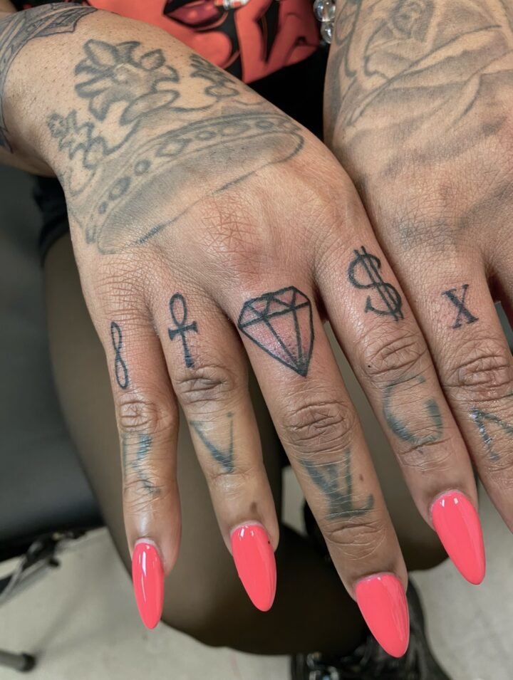 by @the_biccest 3 rue Niépce, 75014 Paris athenatattoo75@gmail.com #tattoo #hand…