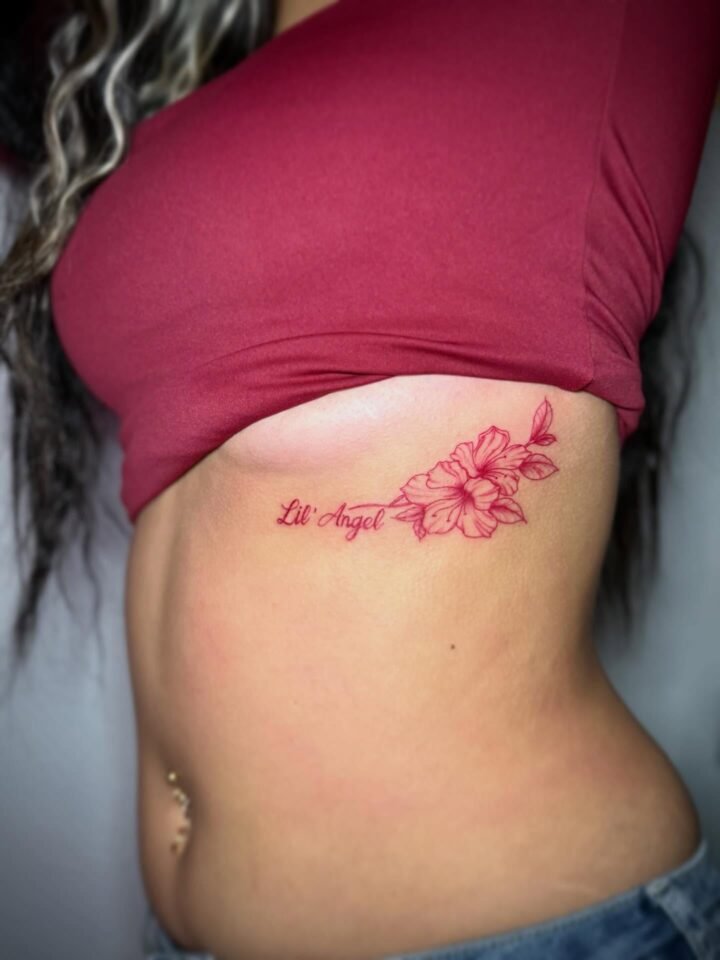 Mom and daughter tattoos in red 
thank u gorgeous ladies 
•
•
•
•
#tattoo #lasve…