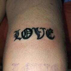 Tatuagem no estilo #lettering , “LOVE”…
Por: @nandotattoo.ink
.
.
.
.
#tattoo…