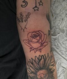 Who doesn’t love a rose tat 

#tattooapprentice #durham #oshawatattoo #tattoo #r…