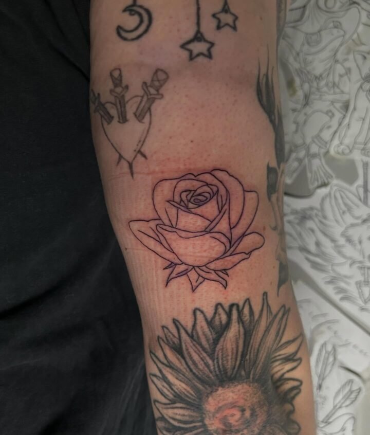 Who doesn’t love a rose tat 

#tattooapprentice #durham #oshawatattoo #tattoo #r…