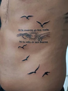 𝓝𝓲 𝓵𝓪 𝓶𝓾𝓮𝓻𝓽𝓮 𝓮𝓼 𝓽𝓪𝓷 𝓶𝓪𝓵𝓪 𝓷𝓲 𝓵𝓪 𝓿𝓲𝓭𝓪 𝓮𝓼 𝓽𝓪𝓷 𝓫𝓾𝓮𝓷𝓪. 

• 
• 
• 

#tatuajebarranquil…