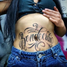 La sociedad del tattoo  
Bendecida 
#ovnikeloke #tattoo…