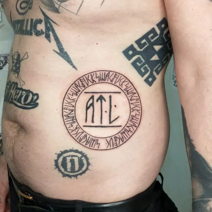 Логотип любимого исполнителя (у обоих)) для хорошего друга!
#татуировка #tattoo …