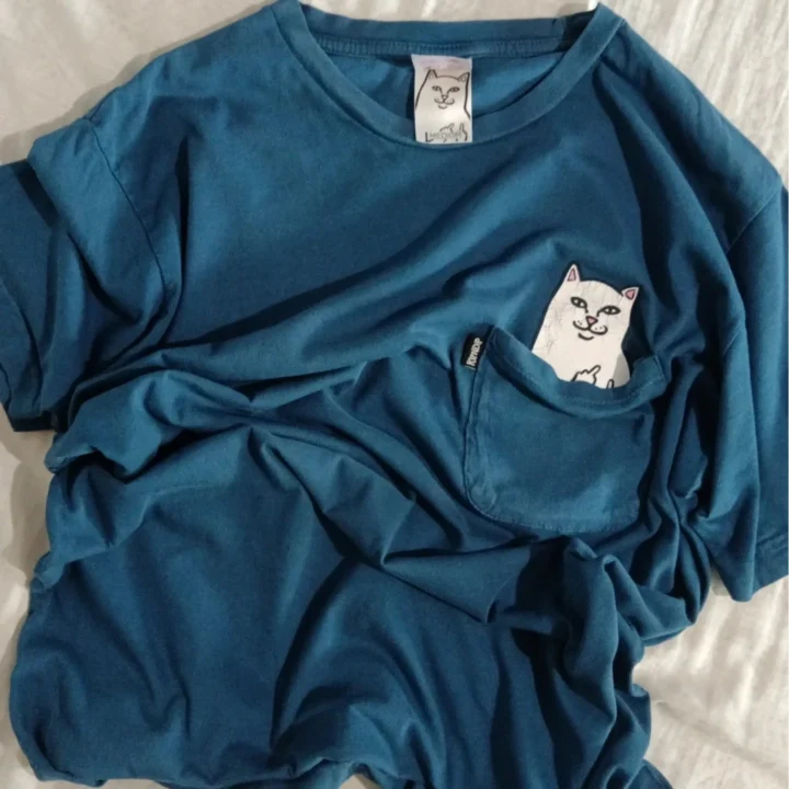 VENDIDO
TALLA M
RIPNDIP
. 
. 
#bolivia #moda #tiendaderopa #estilo #poleras #env…