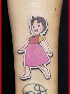 Tatuaje de Heidi estilo sticker a color, perfecto para los amantes de la nostalg…