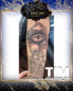 Seeing everything… even beyond this life 
Insane black & grey work by Tim 
Clean…