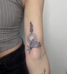 such a fun colour abstract tattoo for Lies! 
designed entirely herself, Lies mad…