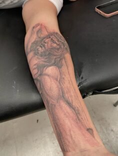 by @the_biccest 3 rue Niépce, 75014 Paris athenatattoo75@gmail.com #tattoo #jesu…