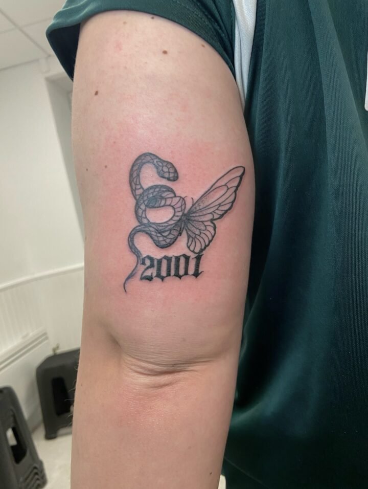 by @the_biccest 3 rue Niépce, 75014 Paris athenatattoo75@gmail.com #tattoo #flas…