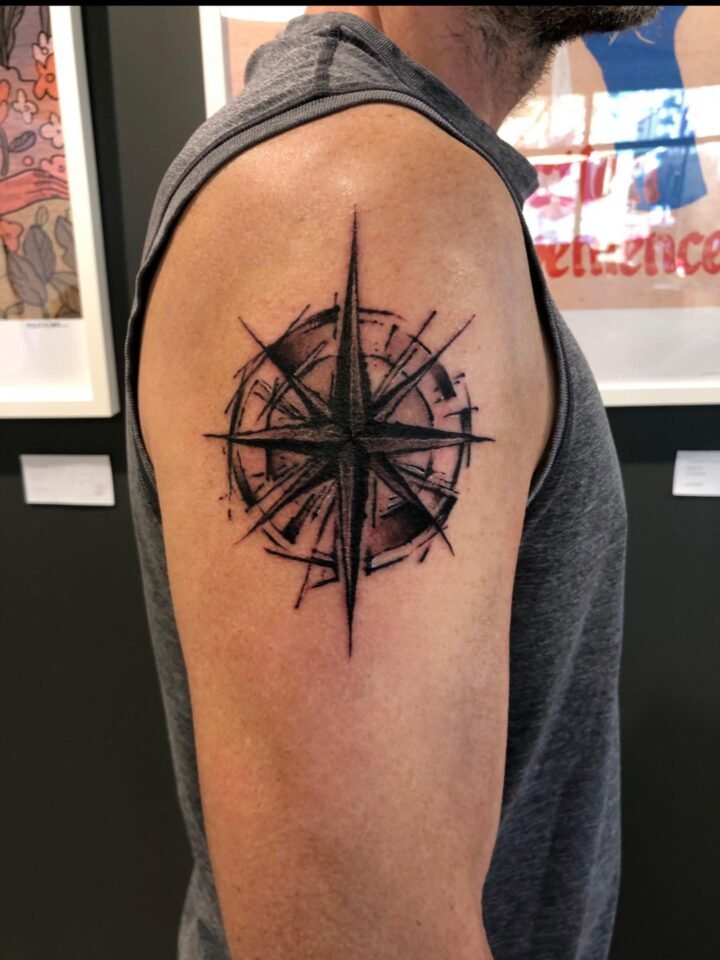 Sketch-style compassThanks to @rogerantoniazzi! @liquidambertattoo 
.
.
.

.
.
….