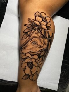 Ontem o papel, hoje a pele. 
Tive o prazer de tatuar essa arte autoral na minha …