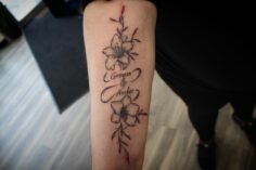 Here’s a few floral pieces from the last few weeks. I really need to on track wi…