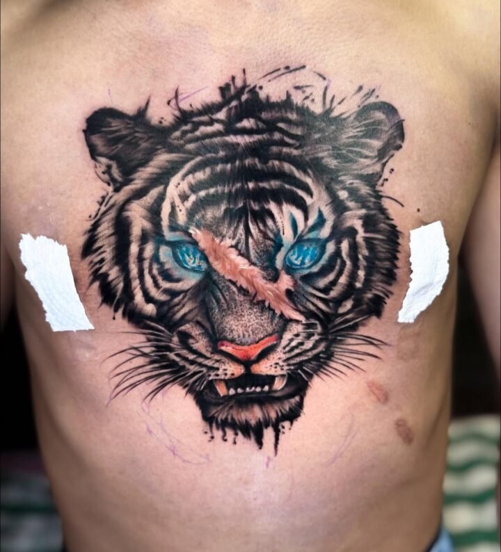 “บาดแผลที่ไม่อาจลืมเลือน“
รังสรรค์ผลงานโดย: เป้ บิกินี
เพจ:Bikiny Tattoo Thailan…