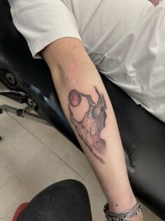 3 rue niépce , 75014 Paris athenatattoo75@gmail.com #tattoo #berserk #man #girl …