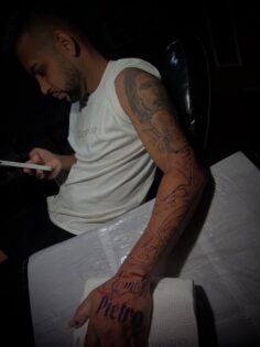 Parte de cima feita a 3 anos. 
.
Quer uma arte de qualidade assim? 
.
.
#tattoo …