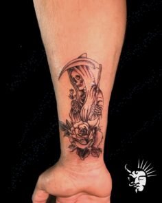 Santita  

Diseños personalizados.
Estilo minimalistas, Black, fine line, sombra…