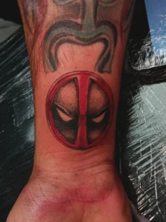 TEXT 954-534-5098 or DM to book!
Deadpool Insignia 

#deadpool #tattoo #marvel #…